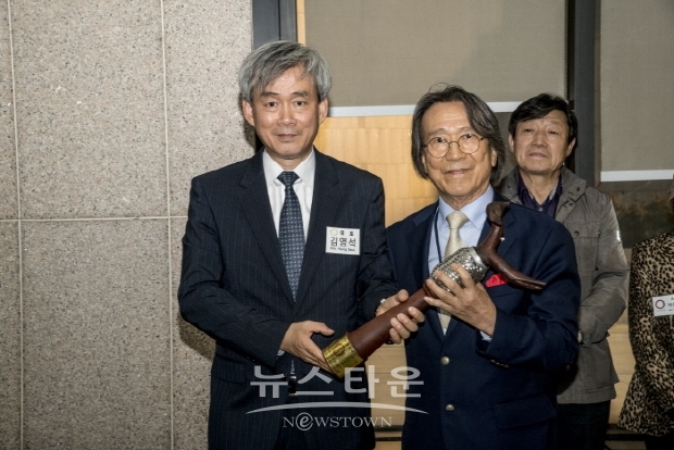 2019 한국구상대제전 ‘김영석 마니프조직위원회 대표’에 공로패 증정(김한정 기자)