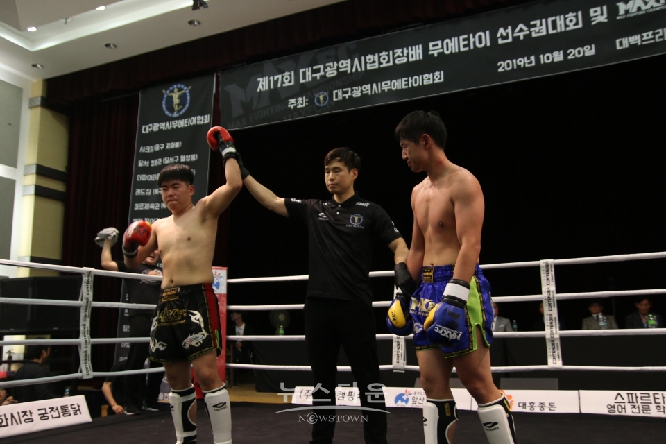 4경기 서재민(홍코너백범관) vs 김진국(청코너, 시지 피어리스짐) / 3:0 판정으로 서재민 승리