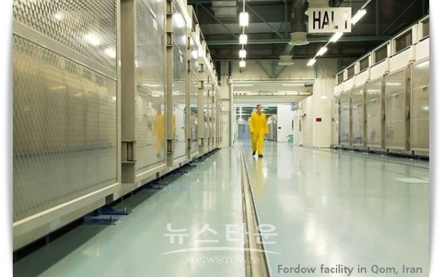 이란의 원자력청(AEOI, Atomic Energy Organization) 은 7일 포르도에 위치한 원심분리기에 육(六)불화 우라늄 가스(Uranium gas, UF6)의 주입을 개시했다는 성명을 냈다. 이 가스를 주입해 원심분리기를 가동하면, 천연에는 존재하지 않는 핵분열하기 쉬운 우라늄을 추출할 수 있고, 농축도가 90%에 이르면, 핵무기로의 전용이 가능해진다.