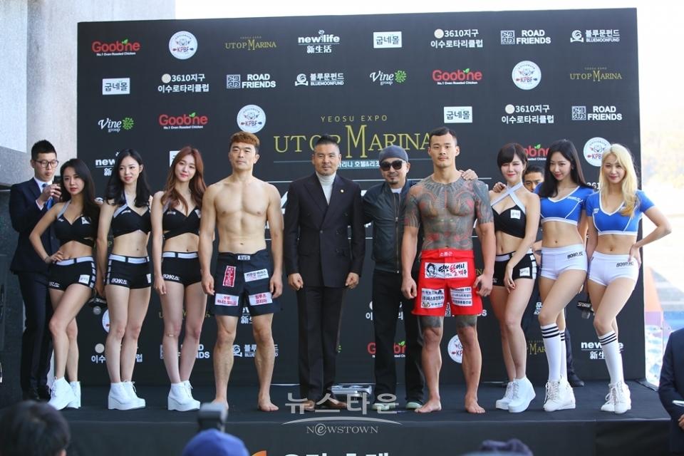 굽네몰 ROAD FC 056 공식 계체량 및 인터뷰, '3경기 김은수 VS 황인수' / 고득용기자 ⓒ뉴스타운