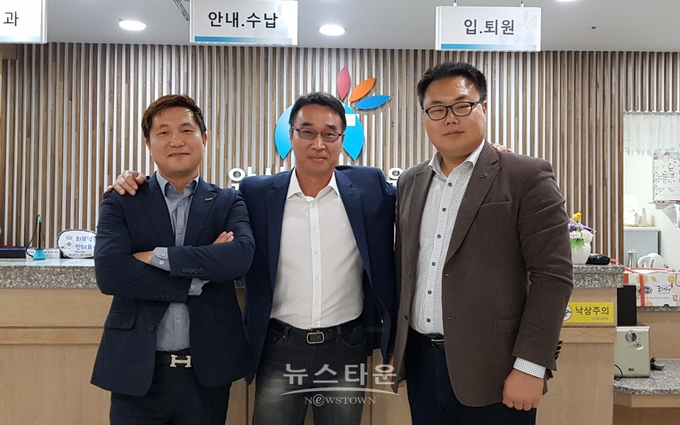 이용복대표와이성억원장,이재훈총감독 / 고득용기자 ⓒ뉴스타운