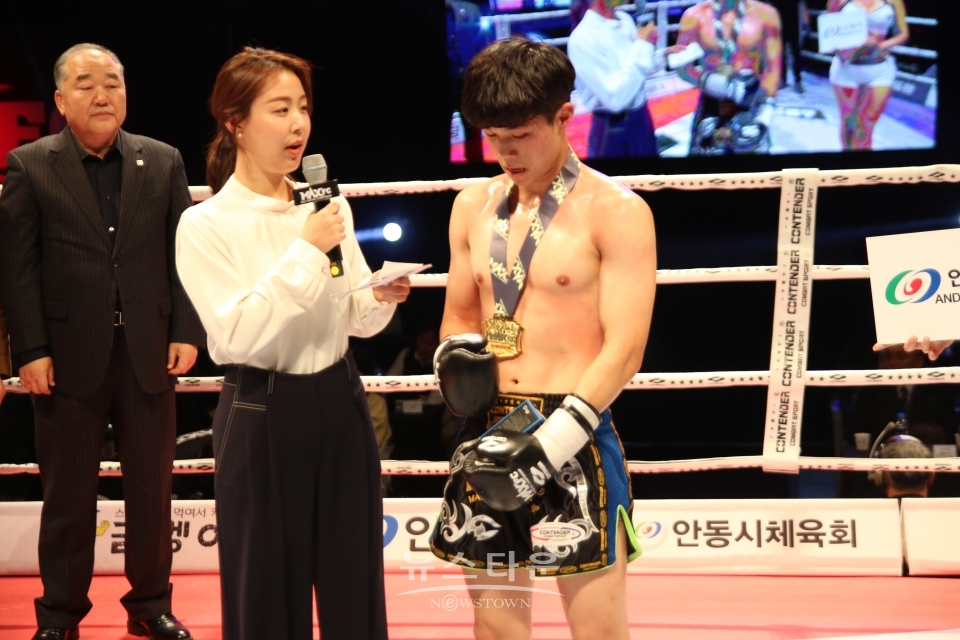 maxfc 20 in 안동 메인리그 2경기 응원전부터 뜨거운 대결, 영남 입식 신성은 바로 나 / 고득용기자 ⓒ뉴스타운