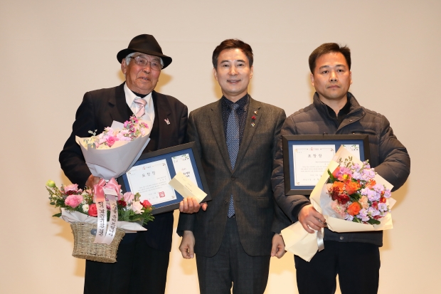 보훈가족의 날 유공자 시상시 기념촬영 모습