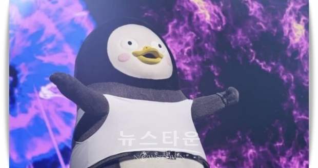 “펭수는 상대가 국회의원이든, 회사 사장이든, 유명 연예인이든 모두를 동등하게 대한다.” 펭수는 이미 (한국에서) 슈퍼스타‘이다.