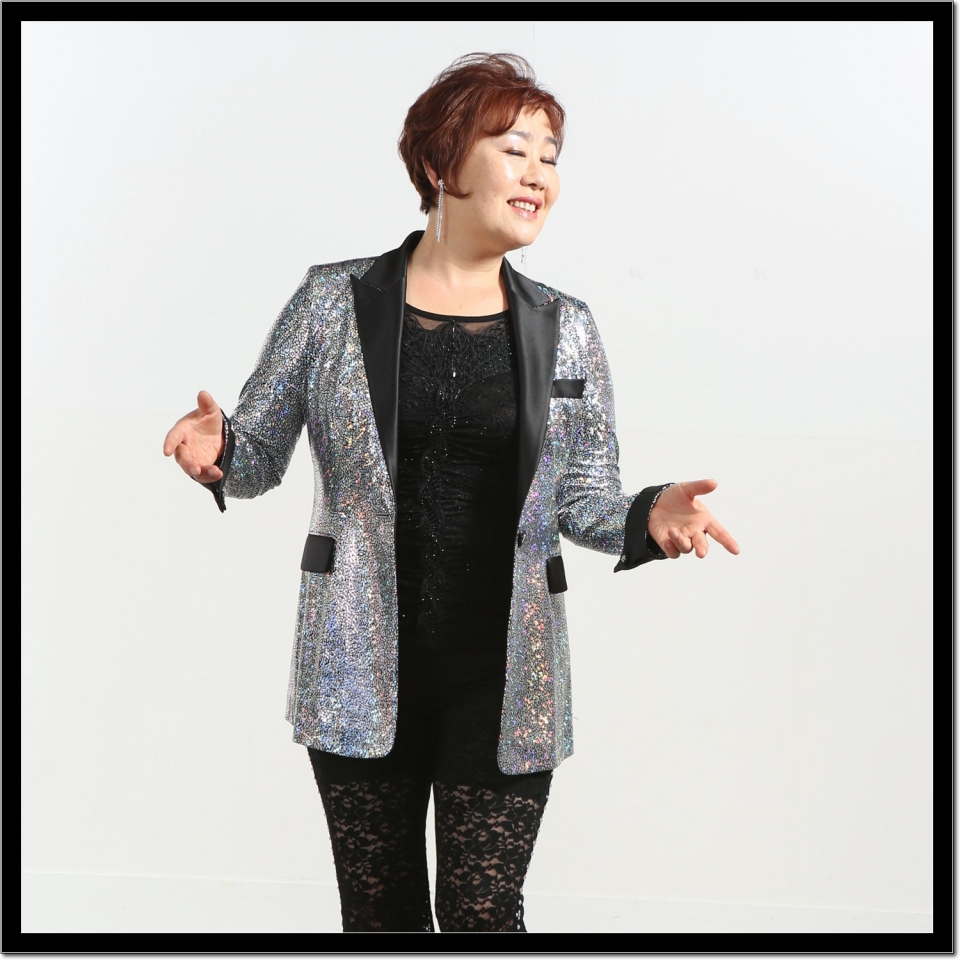사진 : 한국가요강사협회 울산광역시 지회 제공(가수 :성희)