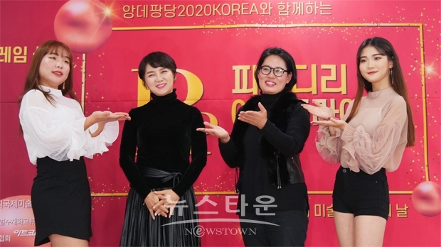 왼쪽부터 MC 걸그룹 체리쉬 멤버 현주, 저자 정정란 교수, MC 유정숙 편집장, MC 아이돌 유진 양