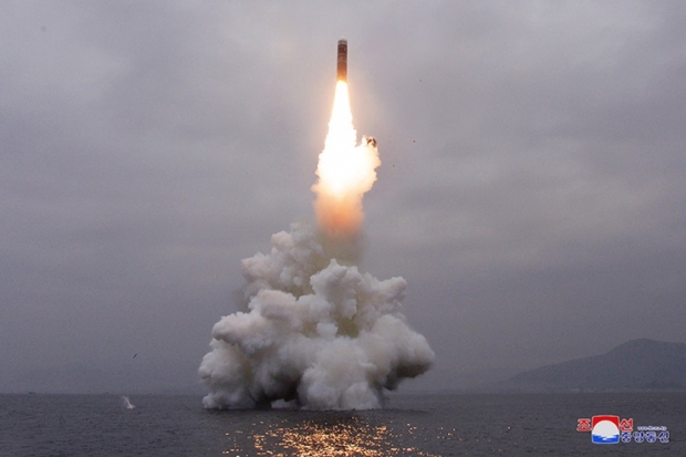 지난해 10월 발사된 신형 잠수함발사탄도미사일(SLBM) ‘북극성 3형’. 조선중앙통신
