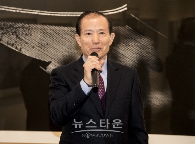 원춘호 사진전 '천년 와(瓦)' 오프닝 행사(김한정 기자)