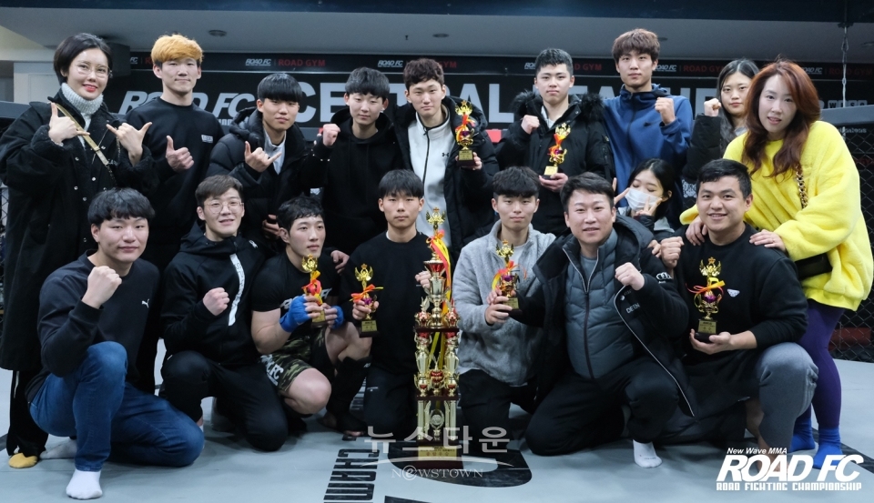 최다 승리 차지한 팀혼, 제 52회 ROAD FC 센트럴리그 종합 우승 / 고득용기자 ⓒ뉴스타운