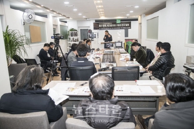 피카디리 특별강연회 김철호 박사의 ‘한겨레 뿌리 고조선 역사’(김한정 기자)
