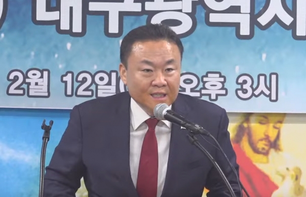 손상윤 자유당 창당준비위원장이 12일 열린 대구광역시당 창당 발기인대회에서 격려사를 하고 있다.