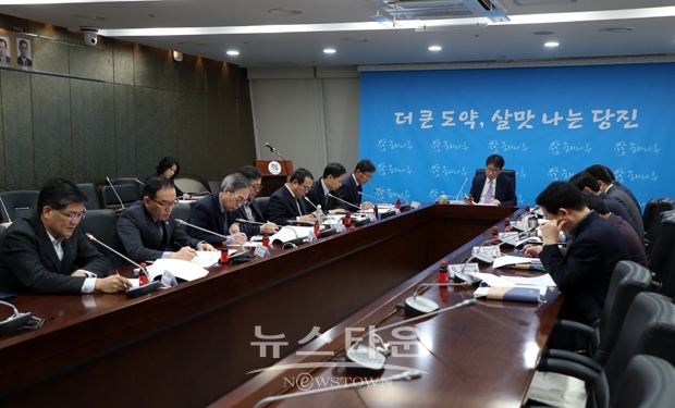 목요현안토론