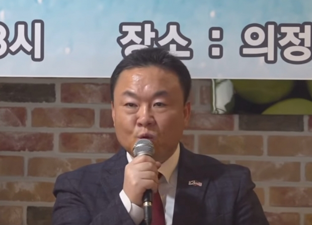 손상윤 자유당 창당준비위원장이 16일 경기도당 창당 발기인대회에서 격려사를 하고 있다.