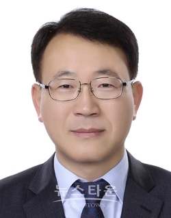 창원시가 행정담당인 제1부시장에 합천 출신의 행시 42회 합격 출신인 조영진 청와대 선임 행정관이 부임한다고 27일 발표했다