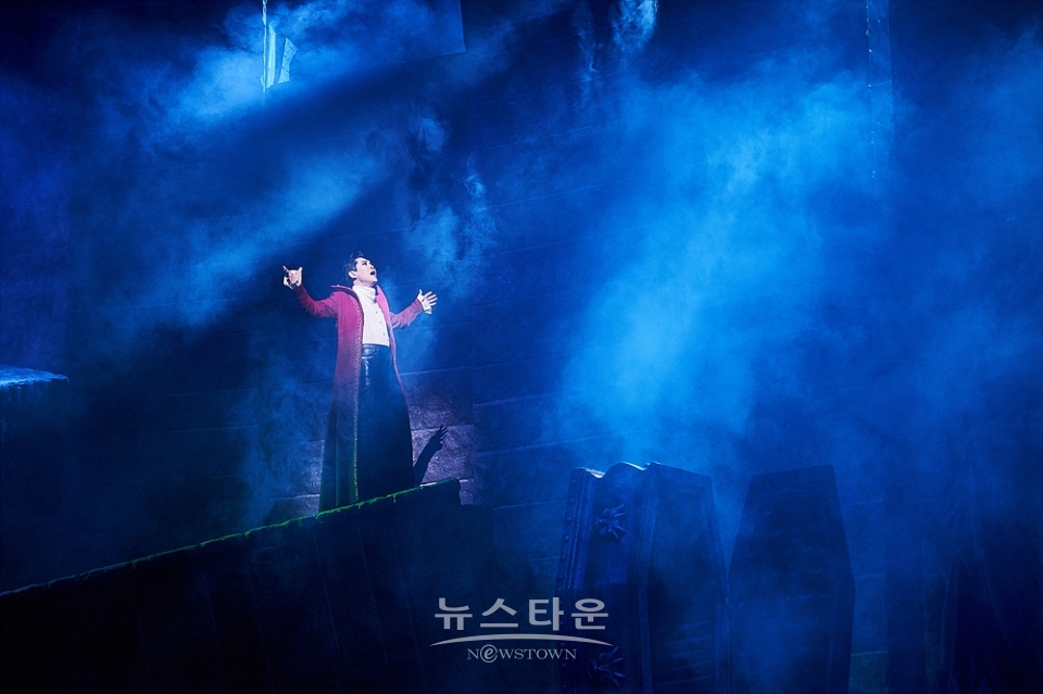 [드라큘라] 공연사진_류정한(제공.오디컴퍼니(주)) / 고득용기자 ⓒ뉴스타운