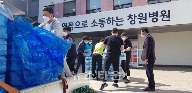창원공원묘원, 경남 창원 관내 병원 생수 각 병원 2000개 전체 1만 2천개 지원