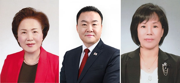 왼쪽부터 비례후보 1번 이순임 대변인, 2번 손상윤 대표, 3번 이미자 선대위 위원장.