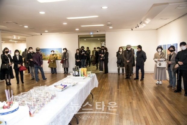 제56회 서양화가 김용모 개인전 ‘또 다른 시작’(김한정 기자)