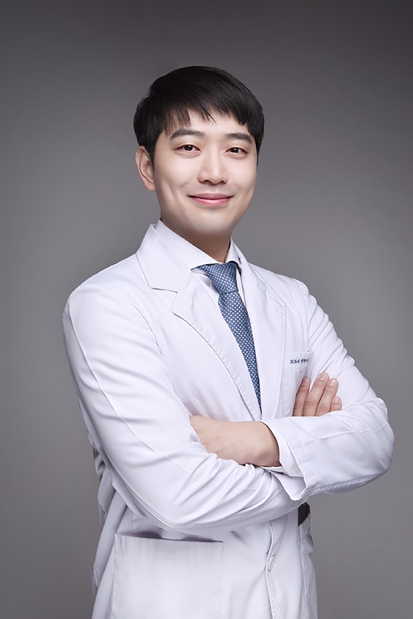 (사진: 리멤버피부과 이천점 피부과 전문의 이호열 원장)