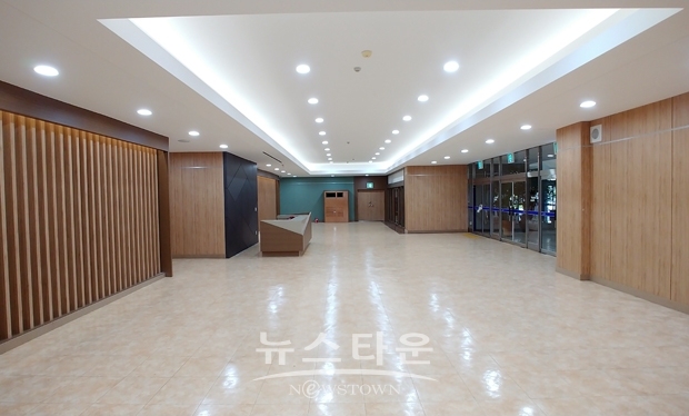아산시평생학습관 공연장 로비 새 단장