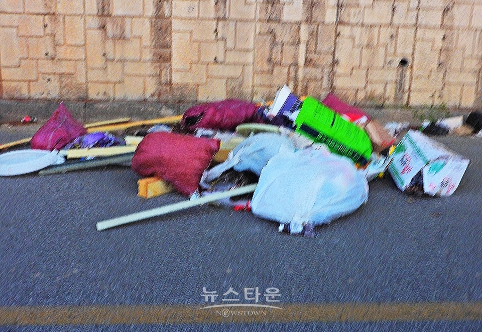 원주시 문막읍 동화리 쓰레기 무단투기현장