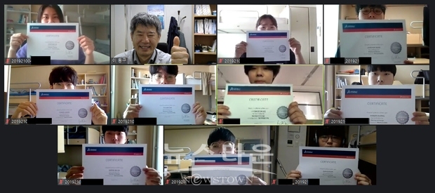선문대학교 스마트자동차공학부 2학년 중 응시자 10명 전원이 솔리드웍스(Solidworks) 전문가 자격인증 시험인 CSWP(Certified SolidWorks Professional)에 합격했다. 3년 연속 응시자 43명 전원이 합격하는 성과를 낳았다.