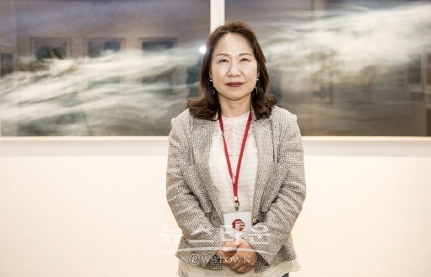 이정미 사진작가의 ‘아름다운 동행’ 전(김한정 기자)