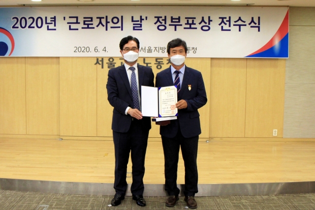 오른쪽부터 삼육대 이준태 총무인사팀장, 정민오 서울지방고용노동청장