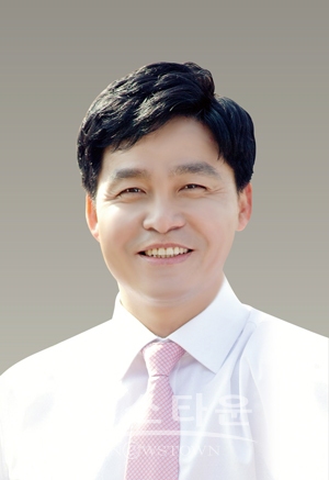 아산시의회 제8대 후반기 의장 황재만 의원