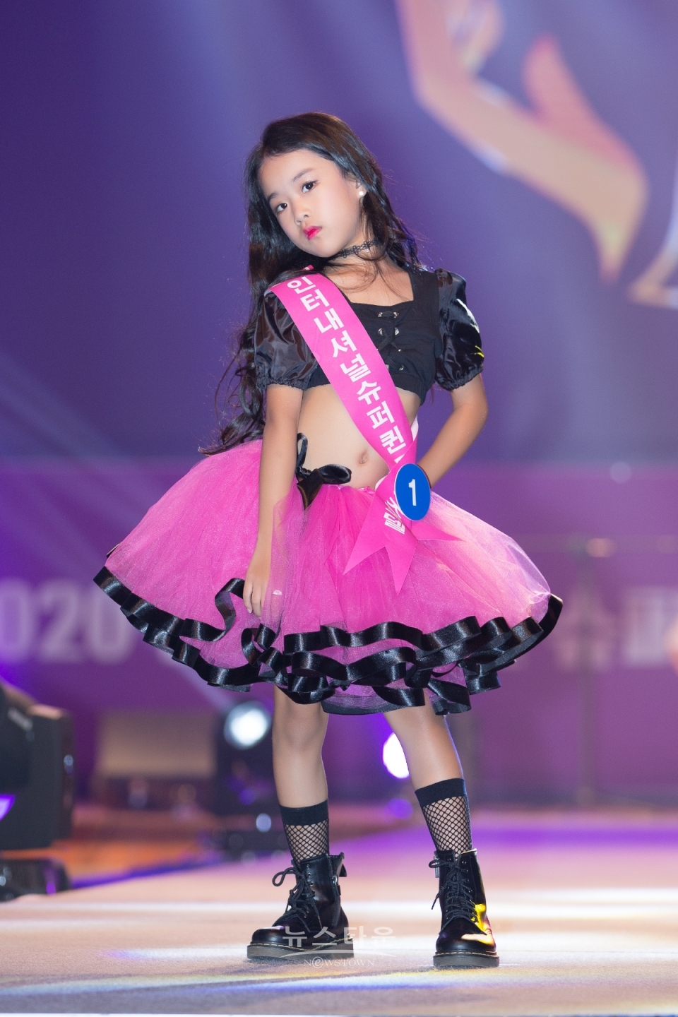 2020 인터내셔널 슈퍼퀸 슈퍼스타 모델 콘테스트, 키즈모델 1번 김희진 / 고득용기자 ⓒ뉴스타운