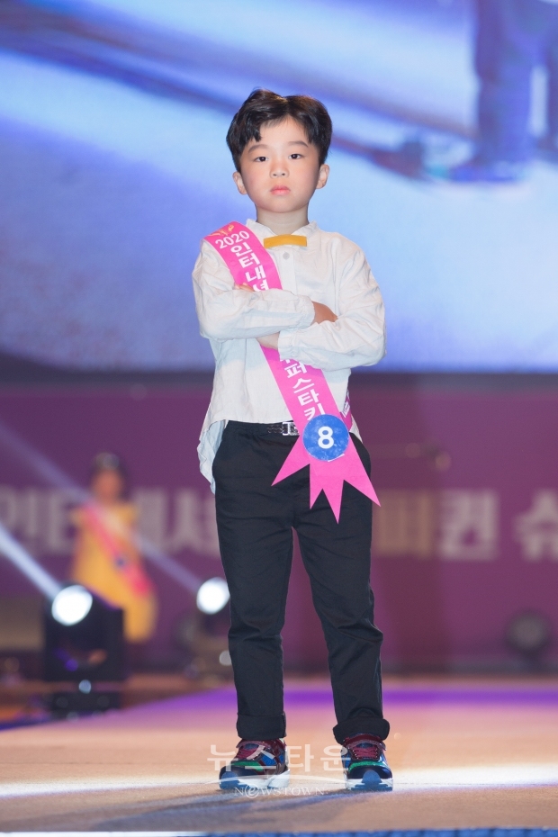 2020 인터내셔널 슈퍼퀸 슈퍼스타 모델 콘테스트, 키즈모델 8번 신동하 / 고득용기자 ⓒ뉴스타운