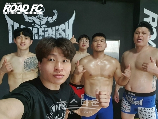 황창환 (왼쪽 첫 번째) / 고득용기자 ⓒ뉴스타운