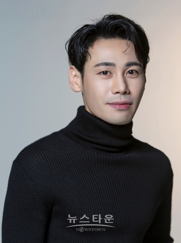 배우 박충환이 네오스엔터테인먼트와 전속계약을 체결했다. / 고득용기자 ⓒ뉴스타운
