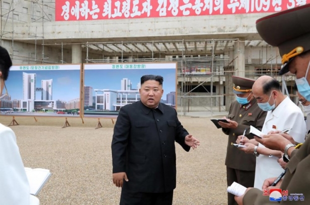 김정은은 “인민을 위한다고 하는 당의 숭고한 구상이 왜곡되어 당의 이미지에 먹칠을 할 수도 있다”고도 강하게 비판했다는 것이다.