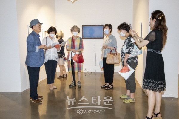 강화산 작품세계 ‘우연의 지배-소네트’(김한정 기자)