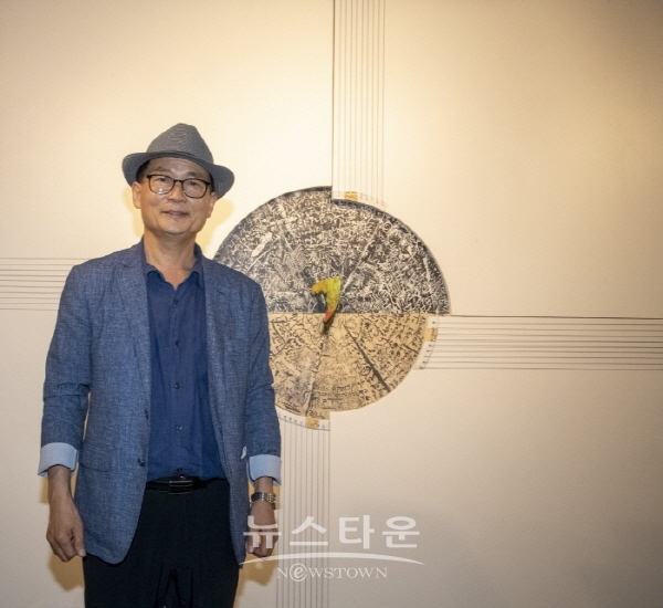 강화산 작품세계 ‘우연의 지배-소네트’(김한정 기자)