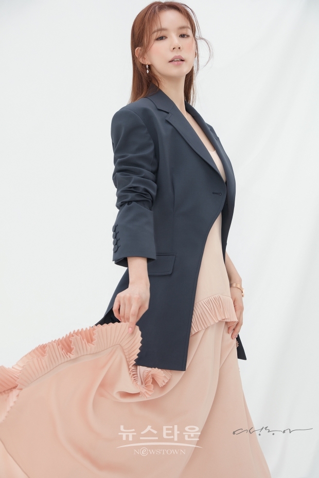 박시은, 사랑스러움과 우아함이 공존하는 화보 공개 ‘미모 한도 초과’ / 고득용기자 dukyong15@naver.com
