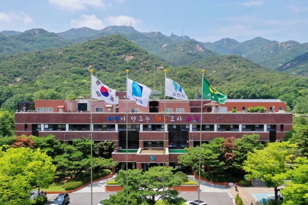 과천시청 청사 전경.