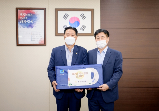 이종운 의장(사진 왼쪽)