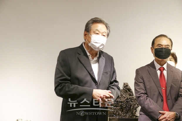 이헌국 도예 50년 ‘부활’전(김한정 기자)