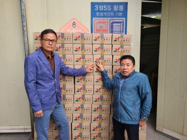 ▲오른쪽 서울식품 정현수 대표와 왼쪽 영남장애인협회중앙회 이기봉 회장.