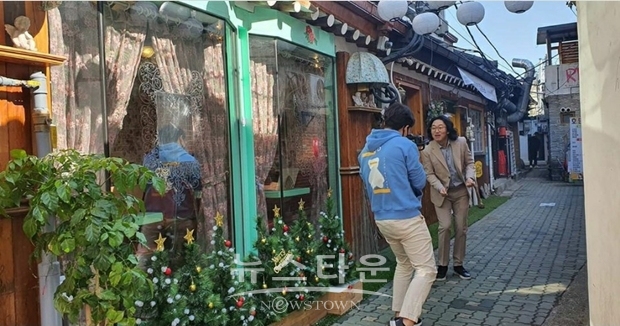 트로트그룹 신하(김경진, 김동찬) 신곡 '장모님' 뮤직비디오 스틸컷 공개