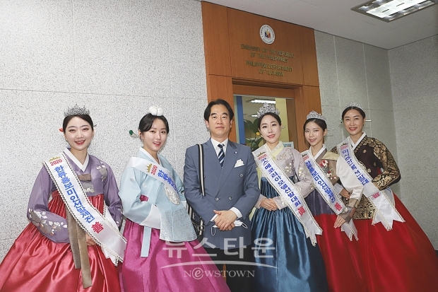 ▲ 왼쪽부터 박세아, 김수진, 김두천 단장, 박윤아, 박현주, 김승아 / 양용은 기자 taeji1368@naver.com