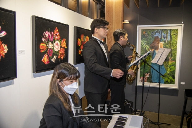 리정 초대전 및 '100명의 성공한 화가들의 비밀 출간' 출판기념회(김한정 기자)