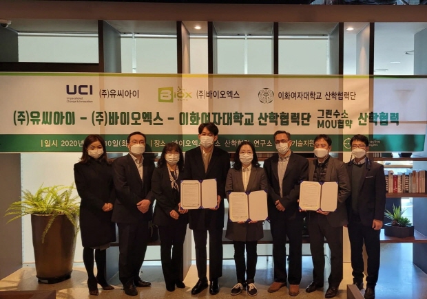 이화여대 산학협력단, 바이오엑스, UCI, EAT 연구소간 ‘수소생성 시스템의 한국 현지화 및 상용화’를 위한 산학연 업무협약을 체결좌측부터 바이오엑스 김은화 이사, 바이오엑스 정대열 최고기술책임자(CTO),이화여대 환경공학과 조경숙 교수, 유씨아이 김병양 대표, 이화여대 산학협력단 배현아 부단장, EAT Borole 최고기술책임자(CTO), 바이오엑스 이호준 대표, 바이오엑스 한광민 부장