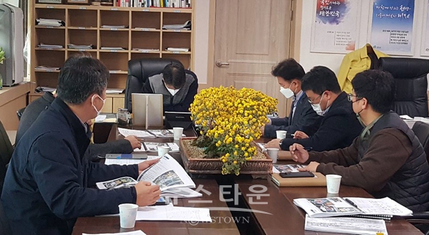 청양군이 지난 12월 2일 군수실에서 군 관계자와 농어촌공사 청양지사 관계자들이 참석한 가운데 장평면, 청남면 2개 지구 일반농산어촌 개발사업에 대한 추진상황을 점검했다.