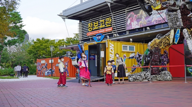 2020년 추석 경주엑스포대공원을 찾아 체험을 즐기는 관람객들