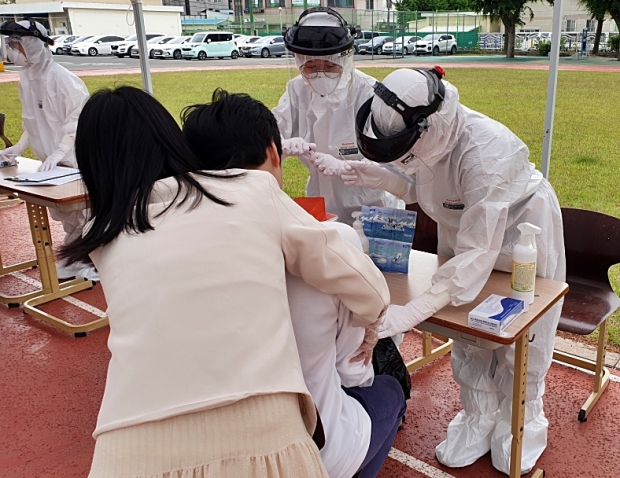 경주서도 요양병원·시설의 만 65세 미만 입소자와 종사자를 위한 백신이 25일 도착 예정인 가운데, 준비 기간을 거쳐 26일부터 코로나19 백신 접종이 시작된다.
