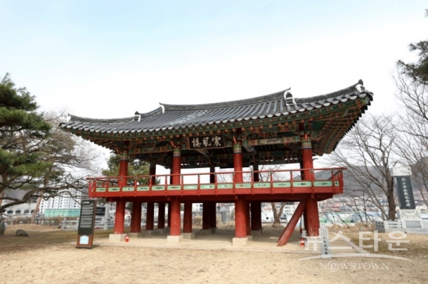사진은 무주군 한풍루. 무주군은 정부가 코로나19 이후 경기회복을 위해 한국판 뉴딜정책을 추진하기로 한 것에 발맞춰 지난해 12월 무주형 뉴딜 전략팀을 발족시켰다