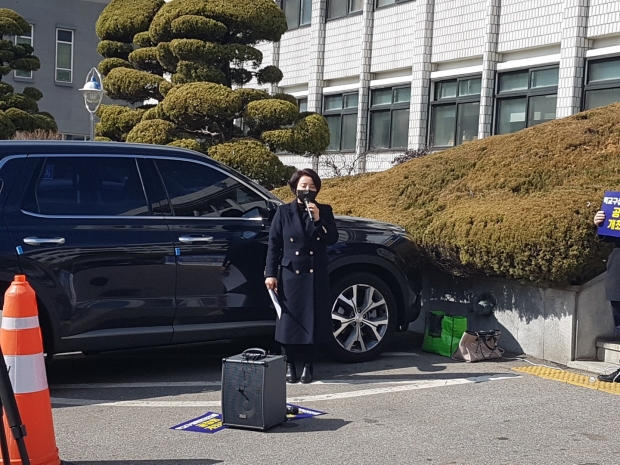 김수진 올바른교육사랑실천운동본부 사무총장의 사회자로 기자회견을 진행했다.